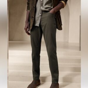 Banana Republic Men’s Slim Fit Traveler Pants